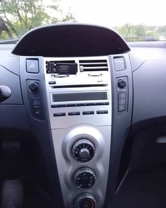 Toyota Yaris cena 8000 przebieg: 250034, rok produkcji 2006 z Wieliczka małe 172